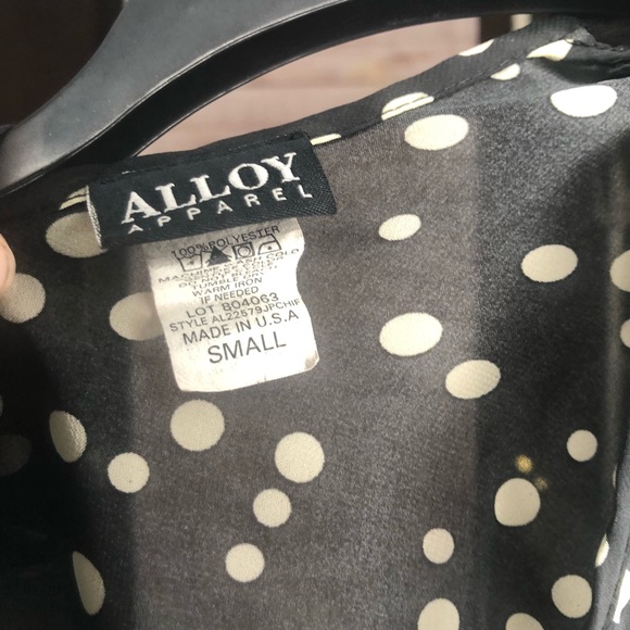 Cold shoulder Polkadot top - Picture 6 of 7